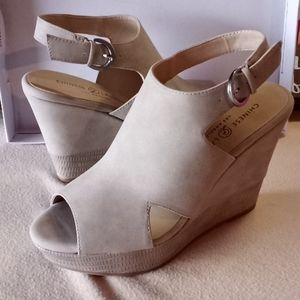 Cl tan size 9 wedge sandle